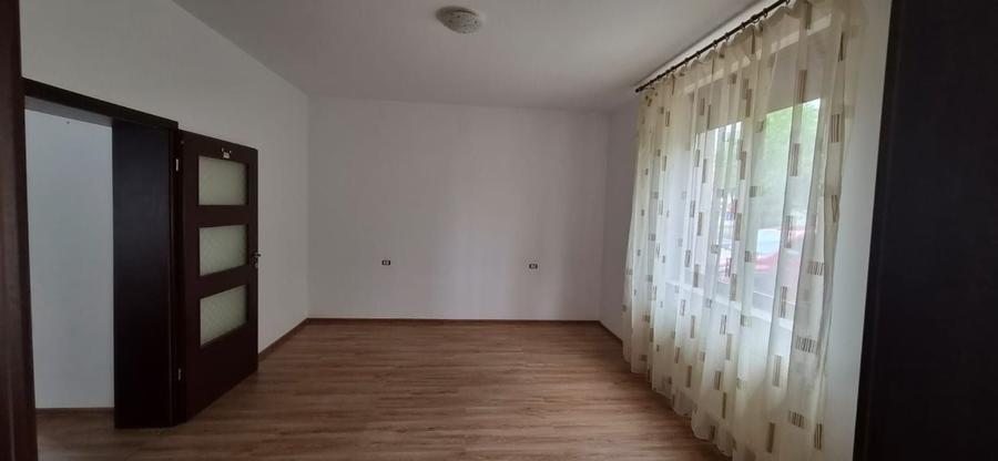Casă cu 2 camere cu Teren 400 Mp în Pârneava
