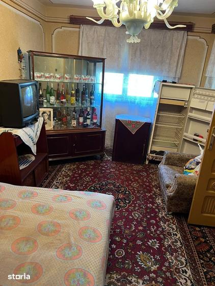 Casă cu 4 camere cu Teren 983 Mp în Peretu