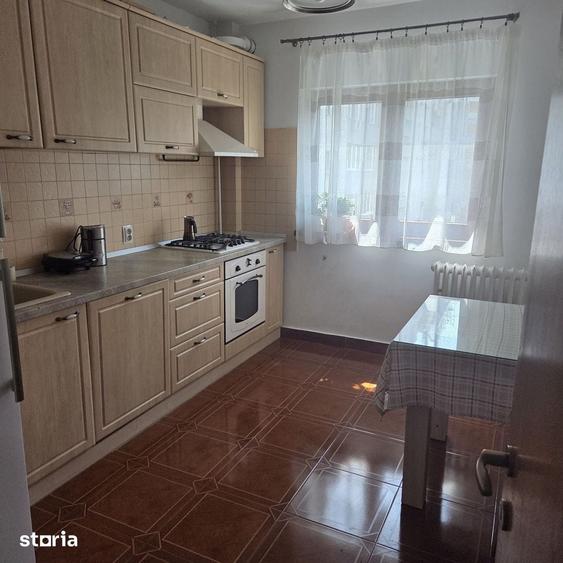 Apartament cu 3 camere decomandat, mobilat în Dristor