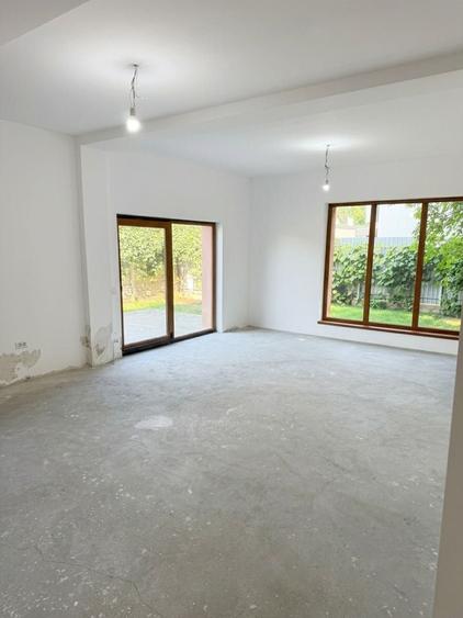Casa de vanzare cu 2 etaje- intrare in Comuna Berceni - 240 mp utili si 400 gradina - 2