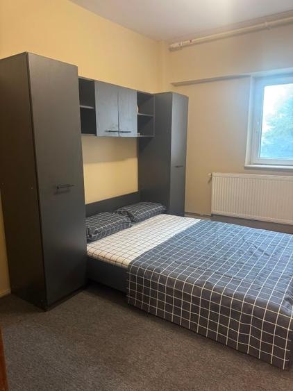 Apartament cu 3 camere decomandat, mobilat în Capitol