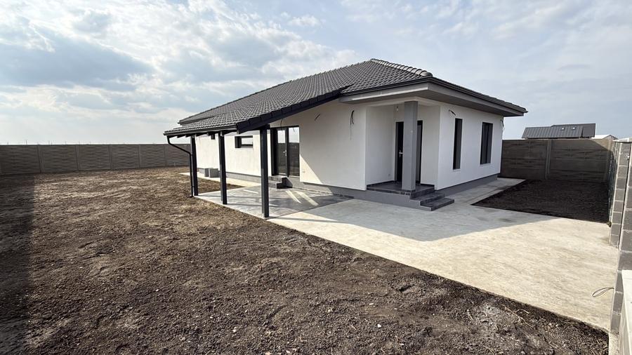 Casă individuală cu 4 camere cu Canalizare în Sânmihaiu Român