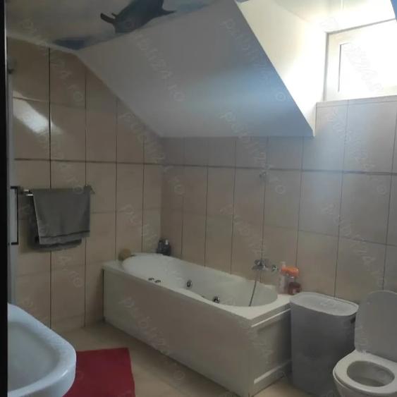 Casă cu 6 camere în Central