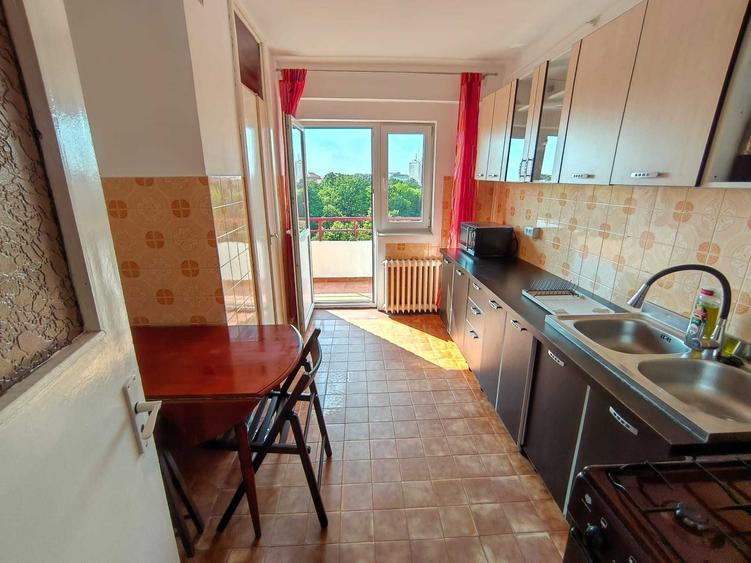 Apartament cu 3 camere decomandat în Complex Studențesc