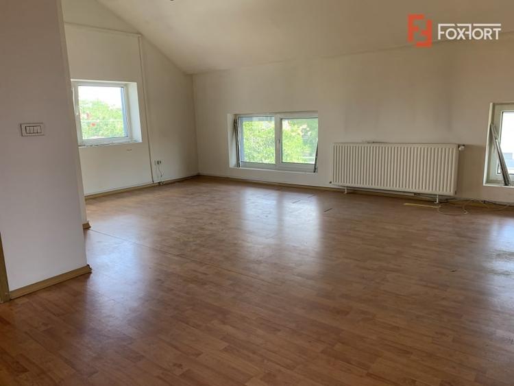 Casă individuală cu 10 camere cu Canalizare în Mehala