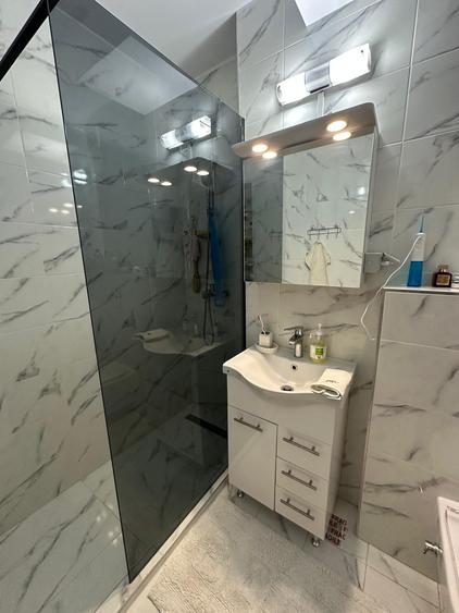 Apartament cu 3 camere semidecomandat în Ștefan cel Mare