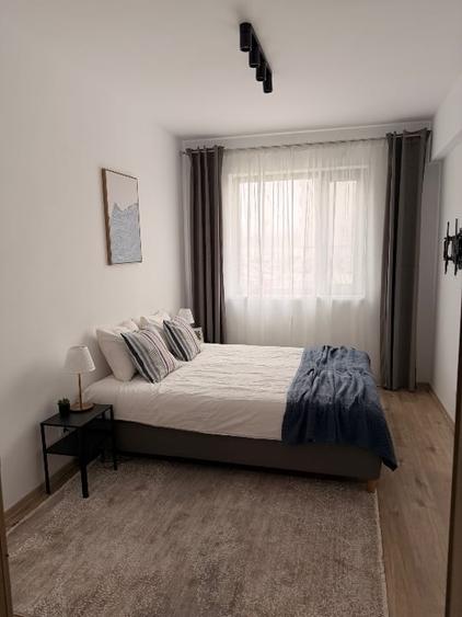 Apartament cu 3 camere decomandat, mobilat în Băneasa