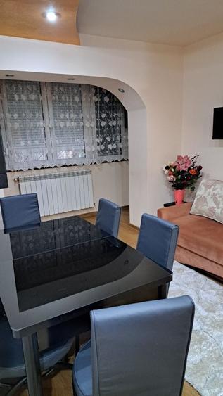 Apartament cu 3 camere semidecomandat în Cutuș
