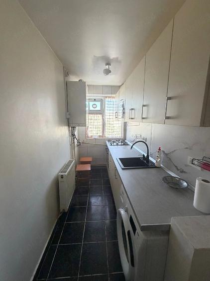 Apartament cu 3 camere semidecomandat în 9 Mai