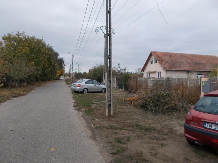 Teren Construcții intravilan de 974 mp, în Parța