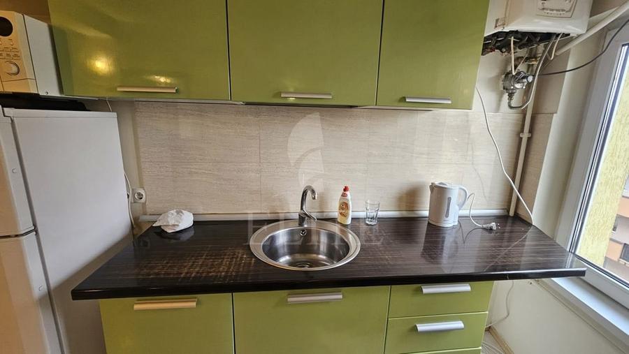 Apartament cu 3 camere semidecomandat, mobilat în Zorilor