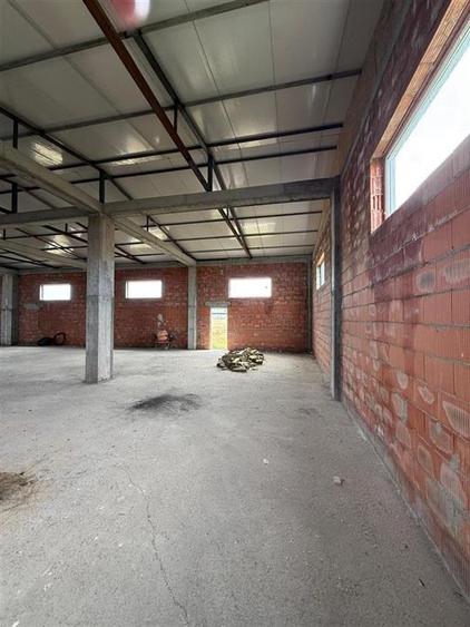Spațiu industrial, de 596 mp, în Lețcani