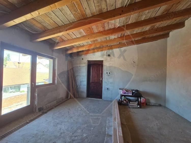 Casă cu 2 camere cu Teren 719 Mp în Central