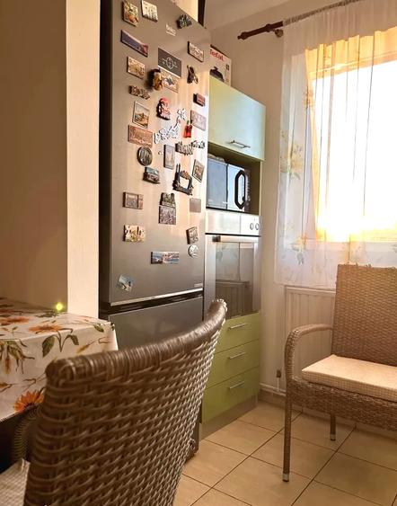 Apartament cu 3 camere decomandat, mobilat în Nicolina