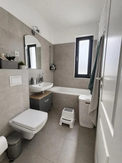 Apartament cu 2 camere decomandat în Girocului