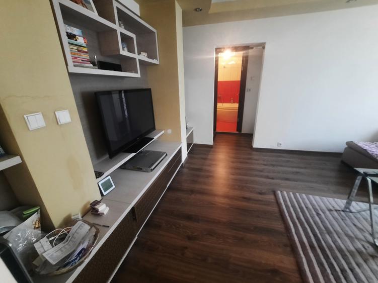 Apartament cu 3 camere semidecomandat în Ferentari