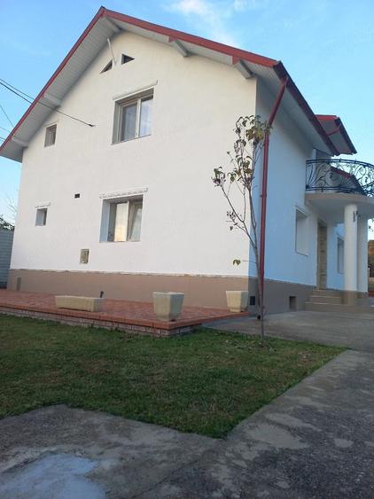 Casă cu Teren 1300 Mp în Leordeni