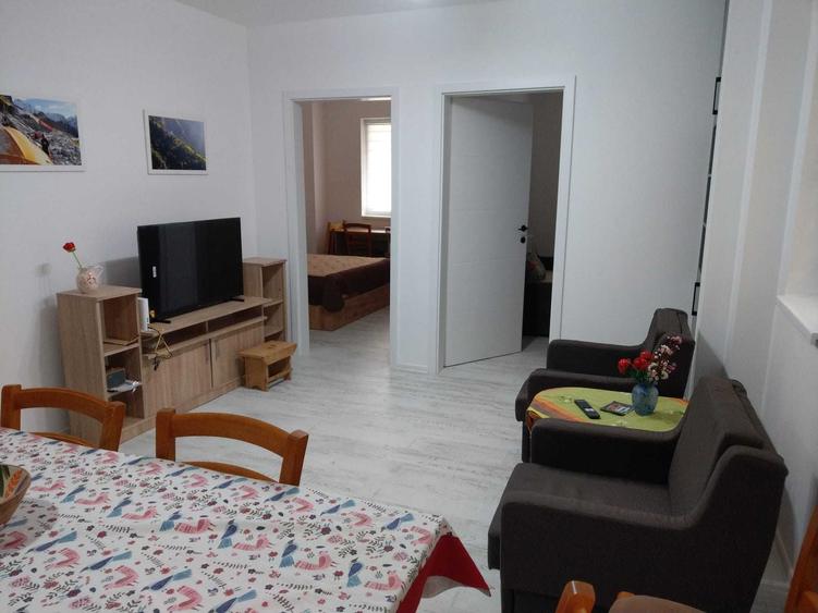 Apartament cu 3 camere decomandat în Florești