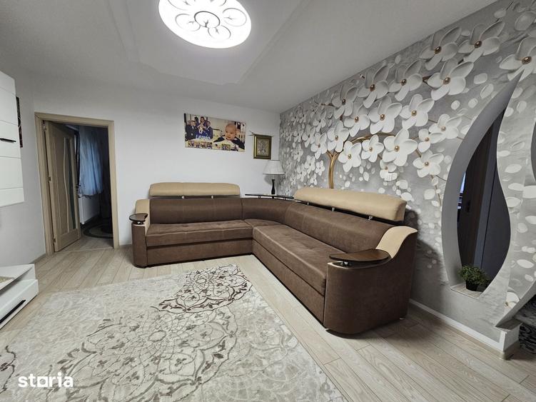 Casă cu 5 camere cu Teren 250 Mp în Cățelu