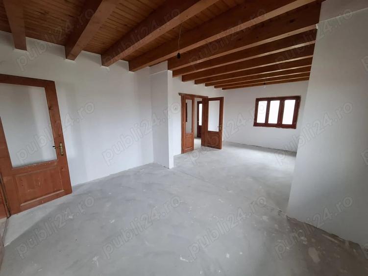 Casă cu 5 camere în Valea Borcutului