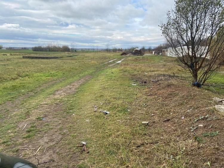 Teren de 3500 mp, în Milcov