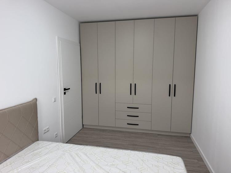 Apartament cu 3 camere semidecomandat, mobilat în Șelimbăr