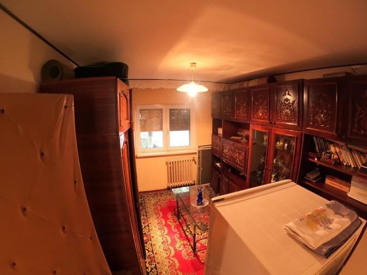 Apartament cu 4 camere decomandat în Central