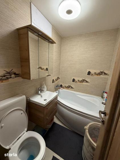 Apartament cu 3 camere semidecomandat în Dristor