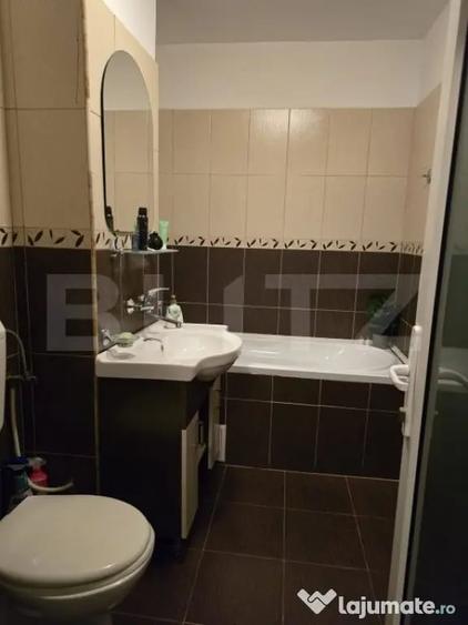 Apartament cu 3 camere decomandat în Soarelui