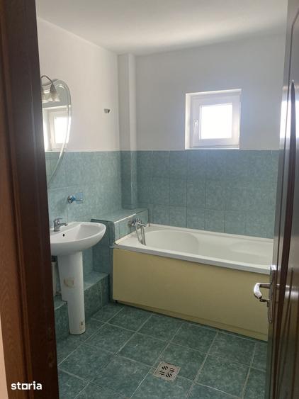 Apartament cu 2 camere decomandat în Podu Roș