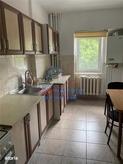 Apartament cu 3 camere decomandat în Păcurari