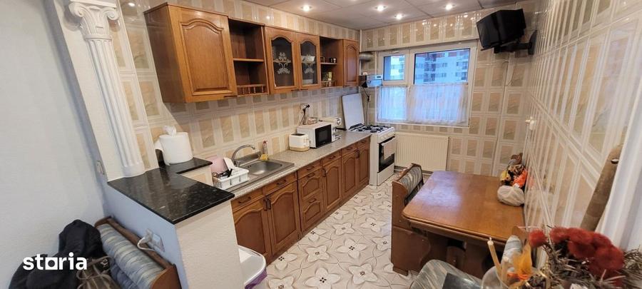 Apartament cu 5 camere decomandat, mobilat în Militari