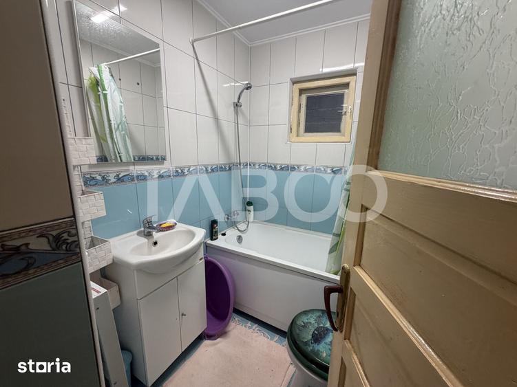 Casă cu 5 camere cu Teren 500 Mp în Recea