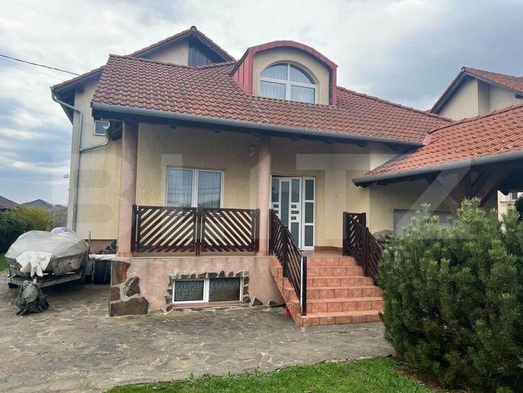 Casă individuală cu 8 camere cu Canalizare în Sâncraiu de Mureș