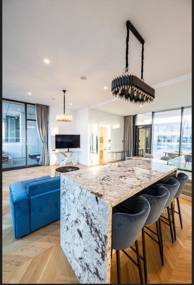 Penthouse cu 4 camere decomandat în Mamaia