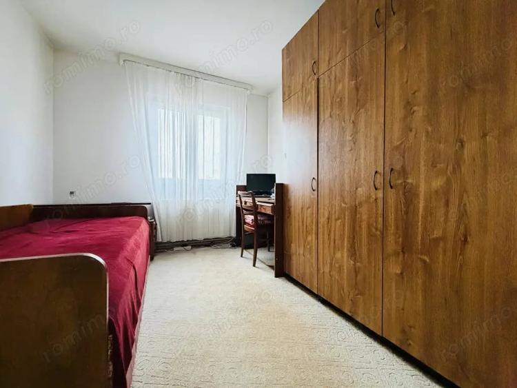 Apartament cu 3 camere semidecomandat, mobilat în Circumvalațiunii