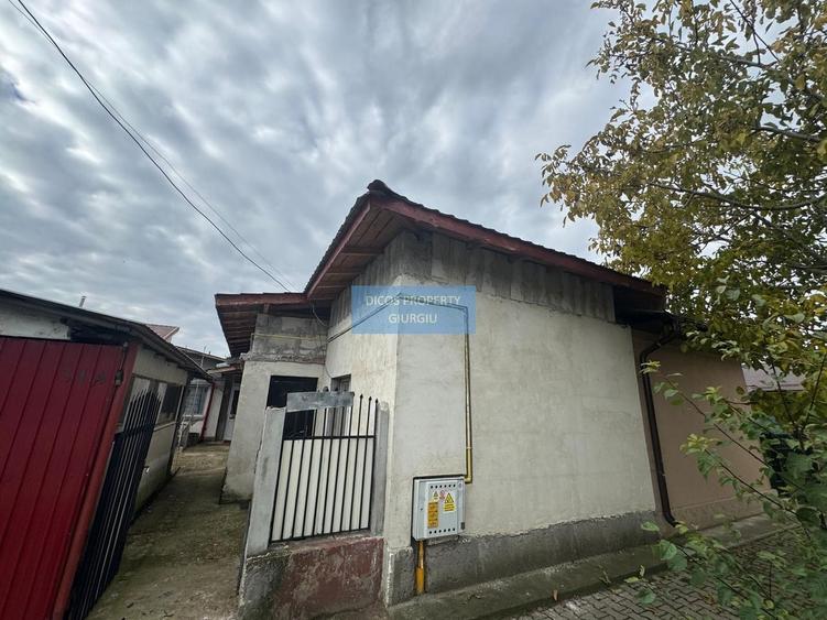 Casă individuală cu 5 camere cu Canalizare în Semicentral