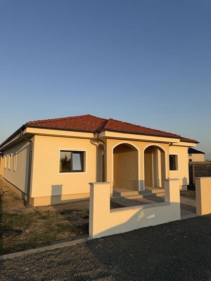 Casă cu 4 camere în Moșnița Veche