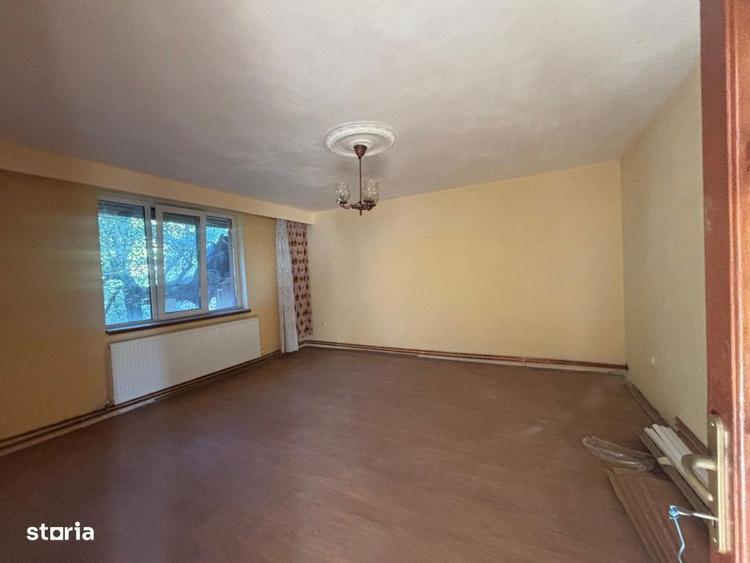 Casa D+P+M, Grosi, cu teren aferent 7 ari, necesita renovare - 4