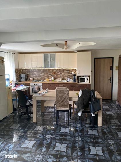 Apartament cu 3 camere, mobilat în Colentina