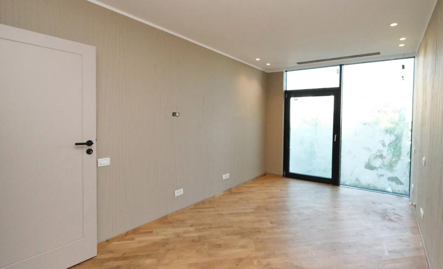 Apartament cu 4 camere în Dacia