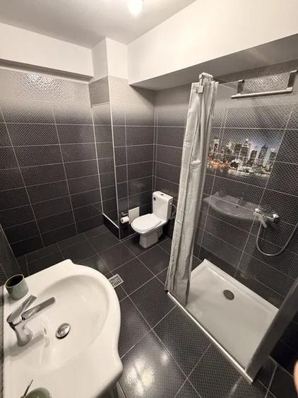 Apartament cu 3 camere semidecomandat, mobilat în Dămăroaia