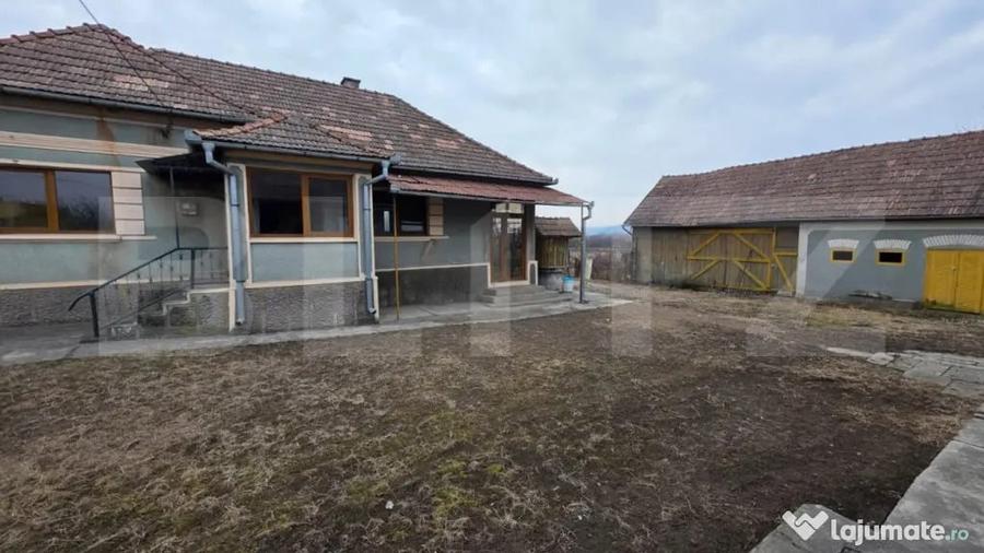 Casă cu 4 camere cu Teren 4000 Mp în Central