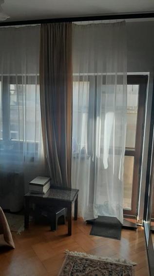 Apartament cu 4 camere în P-ța Rosetti