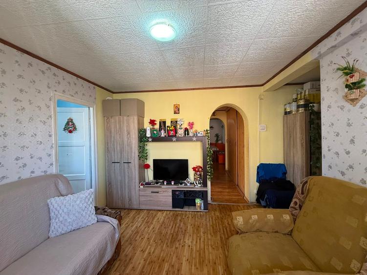 Apartament cu 3 camere decomandat în Gojdu