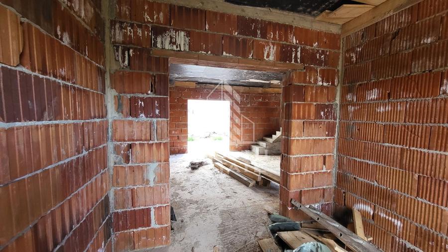 Duplex cu 3 camere cu Canalizare în Covaci