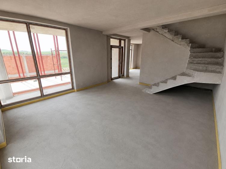 Casă cu 4 camere cu Teren 800 Mp în Jucu