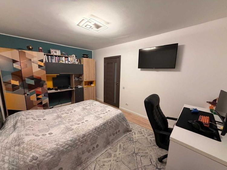 Apartament cu 3 camere decomandat în Victoriei