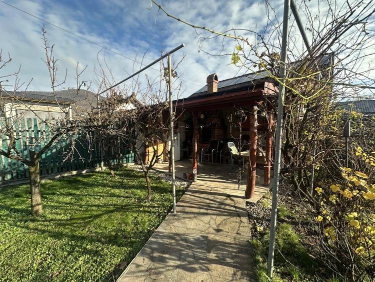 Casă individuală cu 5 camere cu Canalizare în Independenței