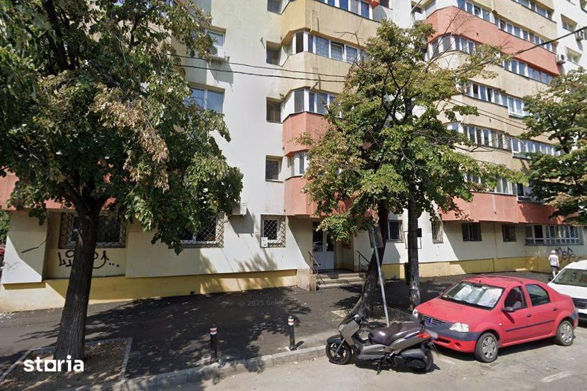 Apartament cu 2 camere semidecomandat în Tei